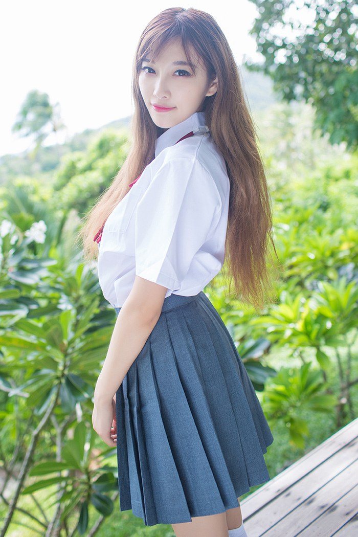 甜美学生妹杨晨晨制服白袜秀美乳