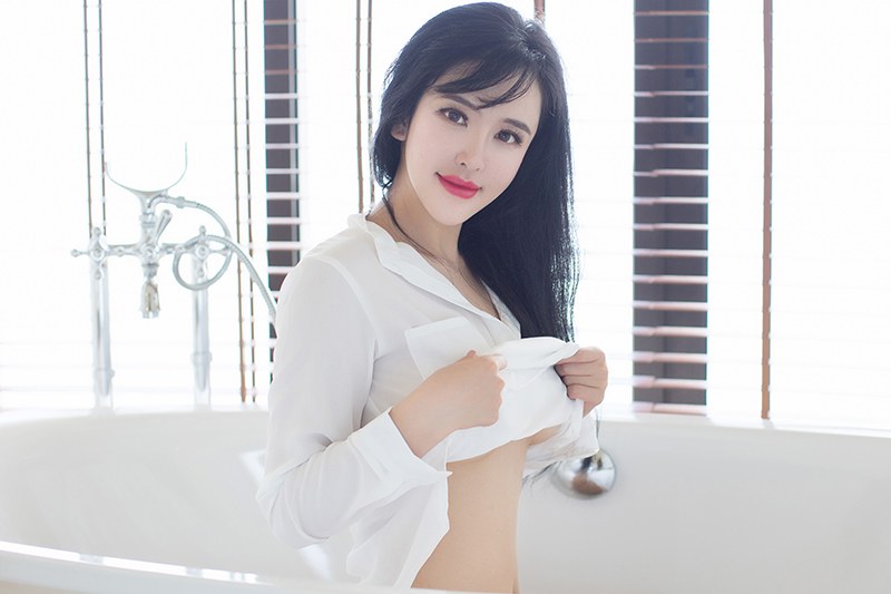 性感女王刘钰儿白嫩爆乳跃跃欲出