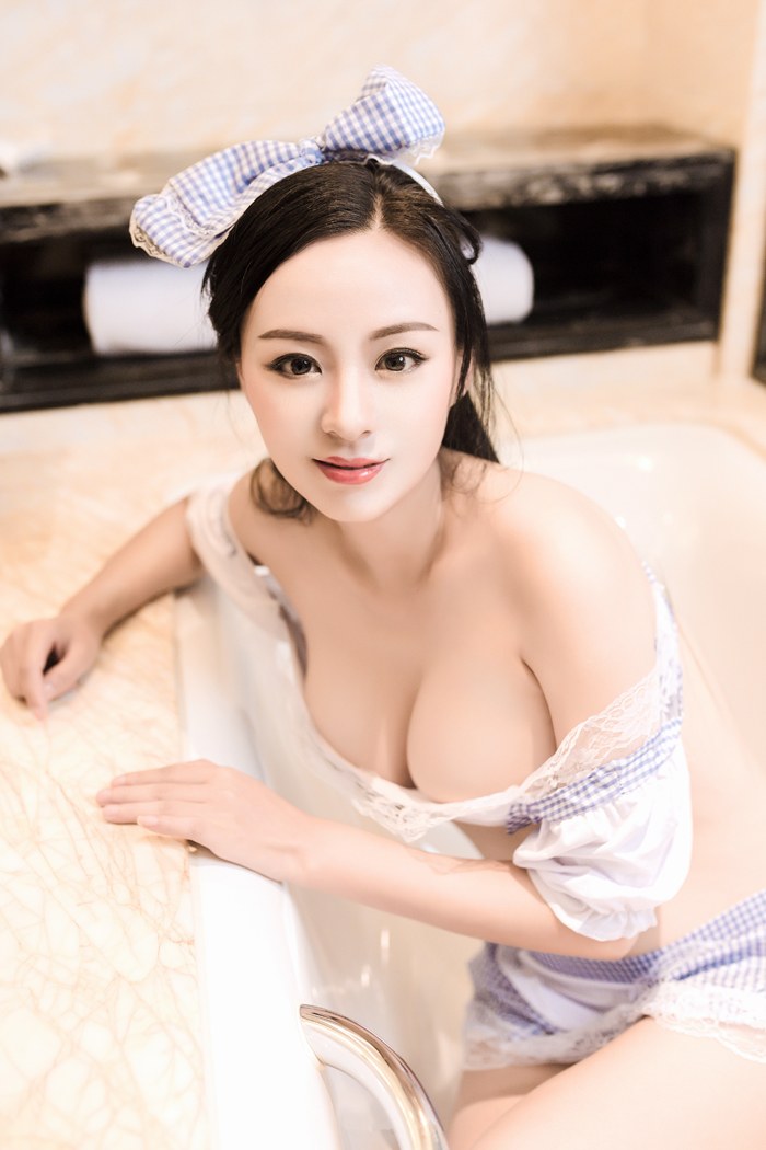 黑丝御姐红艳巨乳丰臀尽显妩媚诱惑